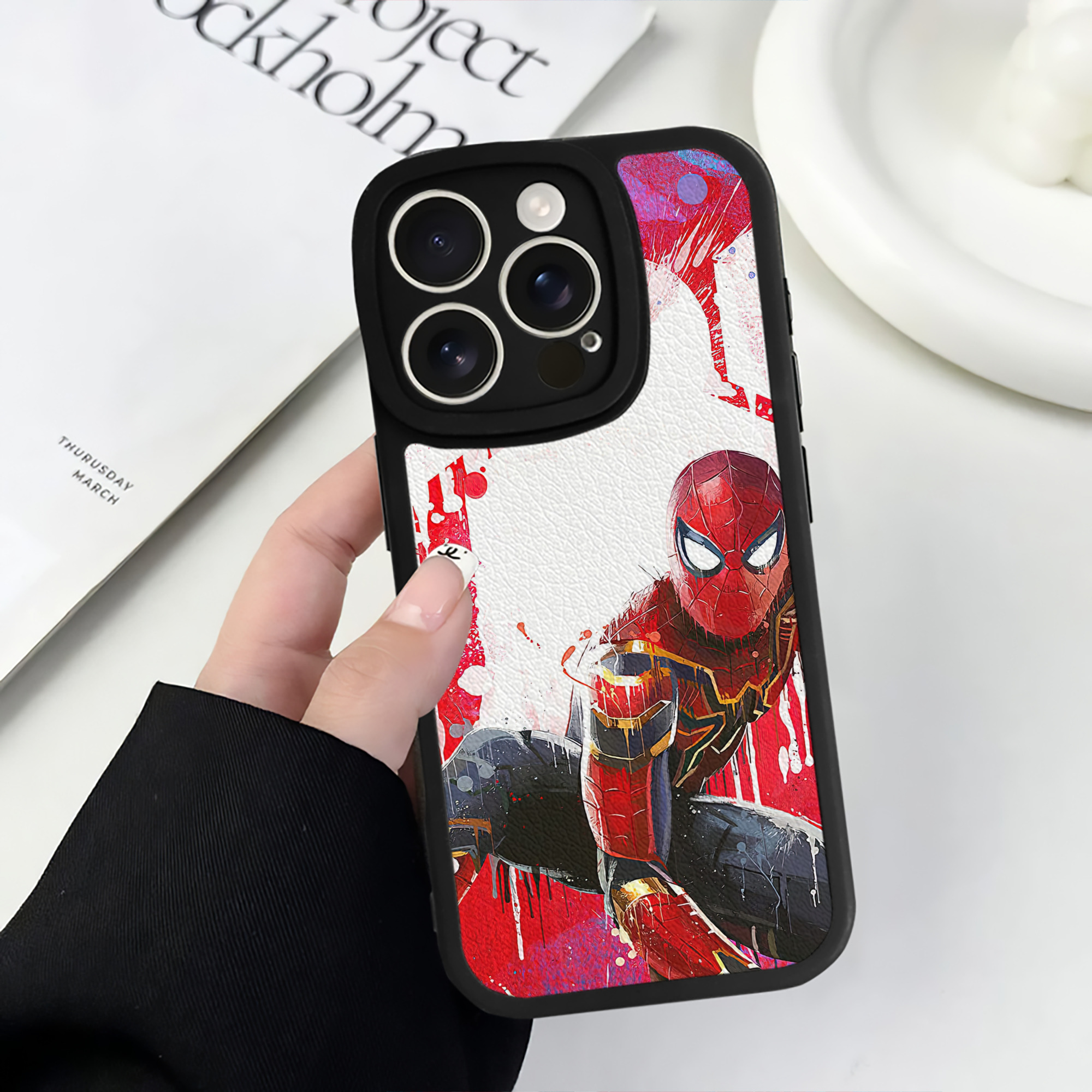 Spider Man スパイダーマン 【iPhone 16シリーズ対応】シリコンスマホケース（レザー調） 材質：シリコン